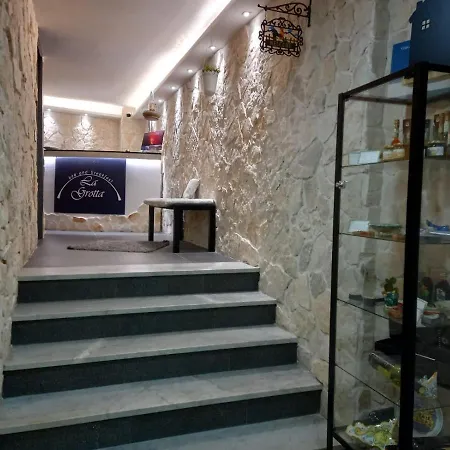 La Grotta 3*