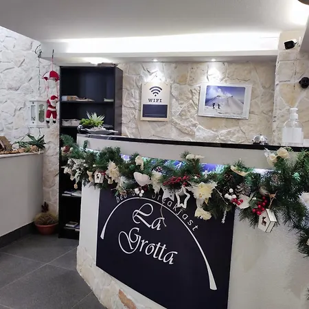 Bed & Breakfast La Grotta 3*