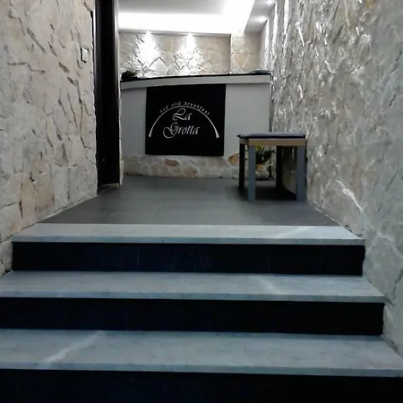 La Grotta B&B 니콜로시