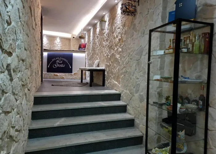 La Grotta 4*