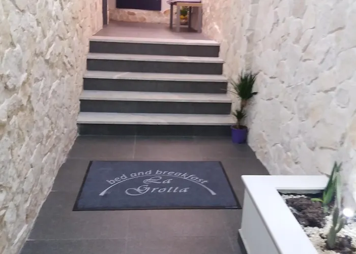 La Grotta 4* نيكولوسي